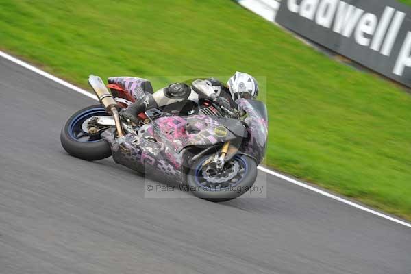 Motorcycle action photographs;cadwell;cadwell park photographs;event digital images;eventdigitalimages;motor racing louth lincolnshire;no limits trackday;peter wileman photography;trackday;trackday digital images;trackday photos