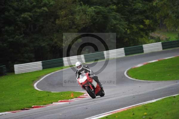 Motorcycle action photographs;cadwell;cadwell park photographs;event digital images;eventdigitalimages;motor racing louth lincolnshire;no limits trackday;peter wileman photography;trackday;trackday digital images;trackday photos