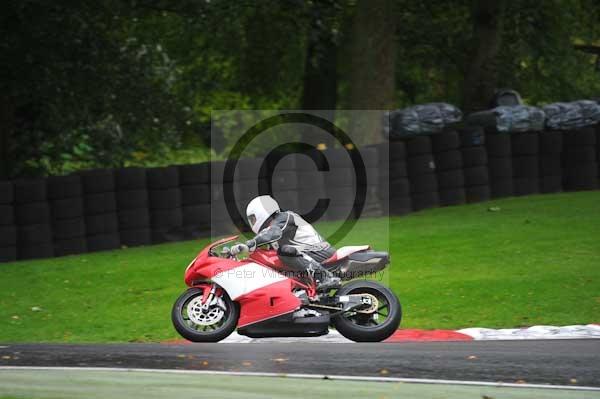 Motorcycle action photographs;cadwell;cadwell park photographs;event digital images;eventdigitalimages;motor racing louth lincolnshire;no limits trackday;peter wileman photography;trackday;trackday digital images;trackday photos