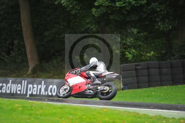 Motorcycle action photographs;cadwell;cadwell park photographs;event digital images;eventdigitalimages;motor racing louth lincolnshire;no limits trackday;peter wileman photography;trackday;trackday digital images;trackday photos