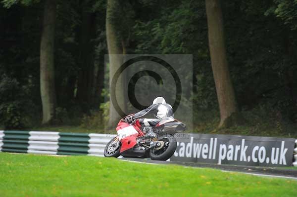 Motorcycle action photographs;cadwell;cadwell park photographs;event digital images;eventdigitalimages;motor racing louth lincolnshire;no limits trackday;peter wileman photography;trackday;trackday digital images;trackday photos