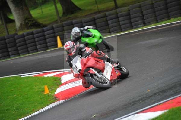 Motorcycle action photographs;cadwell;cadwell park photographs;event digital images;eventdigitalimages;motor racing louth lincolnshire;no limits trackday;peter wileman photography;trackday;trackday digital images;trackday photos