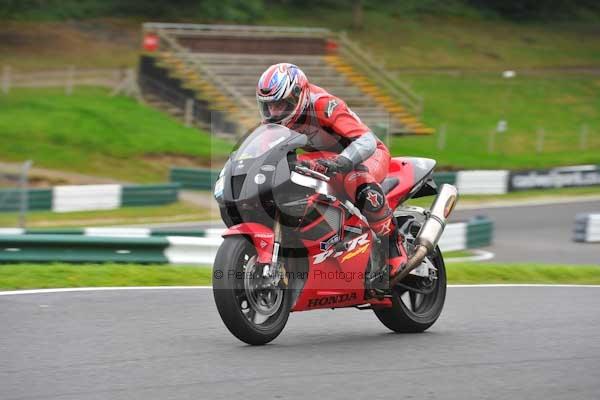 Motorcycle action photographs;cadwell;cadwell park photographs;event digital images;eventdigitalimages;motor racing louth lincolnshire;no limits trackday;peter wileman photography;trackday;trackday digital images;trackday photos