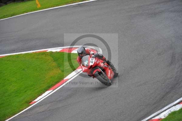 Motorcycle action photographs;cadwell;cadwell park photographs;event digital images;eventdigitalimages;motor racing louth lincolnshire;no limits trackday;peter wileman photography;trackday;trackday digital images;trackday photos