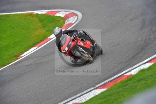 Motorcycle action photographs;cadwell;cadwell park photographs;event digital images;eventdigitalimages;motor racing louth lincolnshire;no limits trackday;peter wileman photography;trackday;trackday digital images;trackday photos