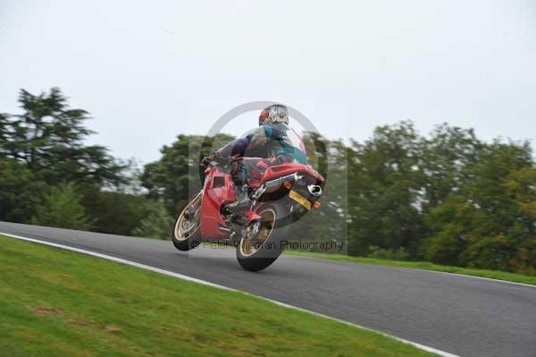 Motorcycle action photographs;cadwell;cadwell park photographs;event digital images;eventdigitalimages;motor racing louth lincolnshire;no limits trackday;peter wileman photography;trackday;trackday digital images;trackday photos