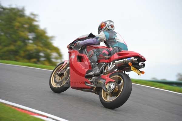 Motorcycle action photographs;cadwell;cadwell park photographs;event digital images;eventdigitalimages;motor racing louth lincolnshire;no limits trackday;peter wileman photography;trackday;trackday digital images;trackday photos