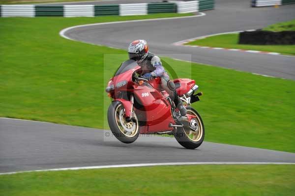 Motorcycle action photographs;cadwell;cadwell park photographs;event digital images;eventdigitalimages;motor racing louth lincolnshire;no limits trackday;peter wileman photography;trackday;trackday digital images;trackday photos