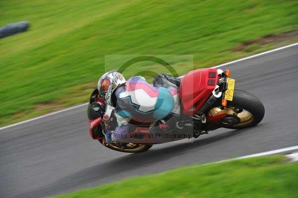 Motorcycle action photographs;cadwell;cadwell park photographs;event digital images;eventdigitalimages;motor racing louth lincolnshire;no limits trackday;peter wileman photography;trackday;trackday digital images;trackday photos