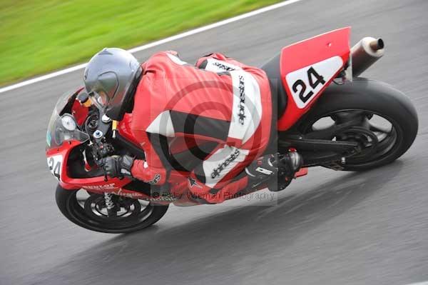 Motorcycle action photographs;cadwell;cadwell park photographs;event digital images;eventdigitalimages;motor racing louth lincolnshire;no limits trackday;peter wileman photography;trackday;trackday digital images;trackday photos