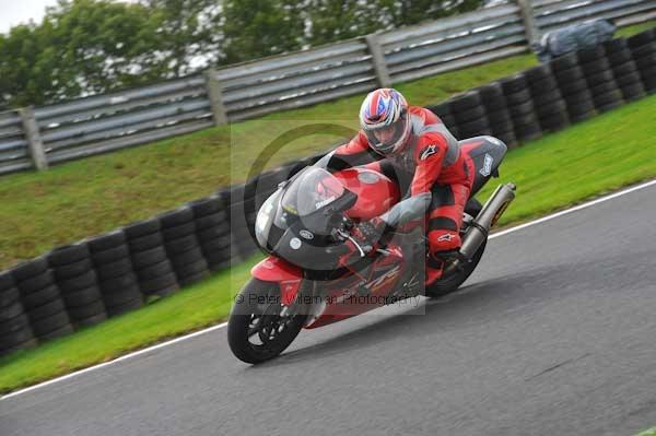 Motorcycle action photographs;cadwell;cadwell park photographs;event digital images;eventdigitalimages;motor racing louth lincolnshire;no limits trackday;peter wileman photography;trackday;trackday digital images;trackday photos