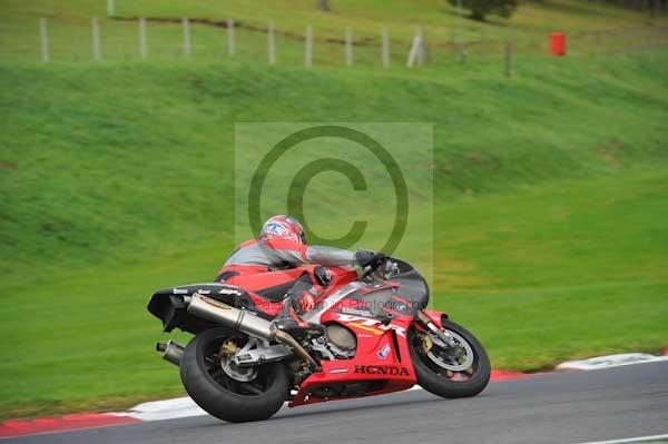 Motorcycle action photographs;cadwell;cadwell park photographs;event digital images;eventdigitalimages;motor racing louth lincolnshire;no limits trackday;peter wileman photography;trackday;trackday digital images;trackday photos