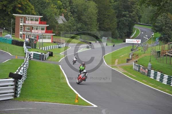 Motorcycle action photographs;cadwell;cadwell park photographs;event digital images;eventdigitalimages;motor racing louth lincolnshire;no limits trackday;peter wileman photography;trackday;trackday digital images;trackday photos