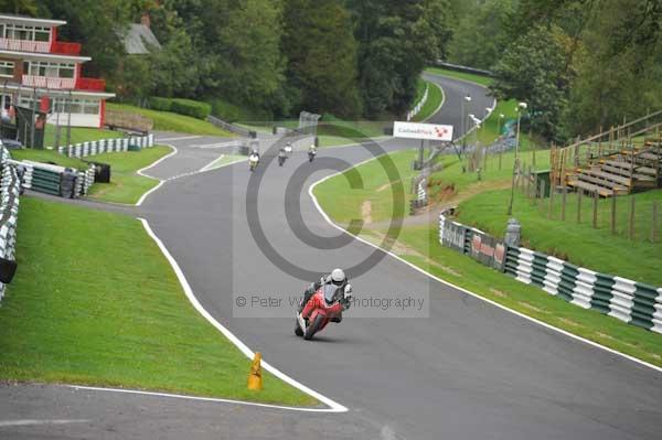 Motorcycle action photographs;cadwell;cadwell park photographs;event digital images;eventdigitalimages;motor racing louth lincolnshire;no limits trackday;peter wileman photography;trackday;trackday digital images;trackday photos