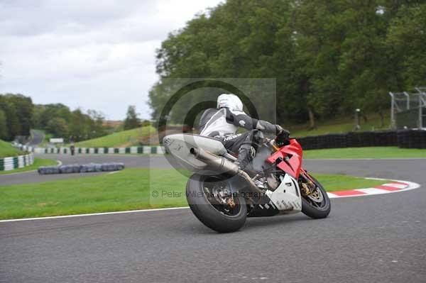 Motorcycle action photographs;cadwell;cadwell park photographs;event digital images;eventdigitalimages;motor racing louth lincolnshire;no limits trackday;peter wileman photography;trackday;trackday digital images;trackday photos