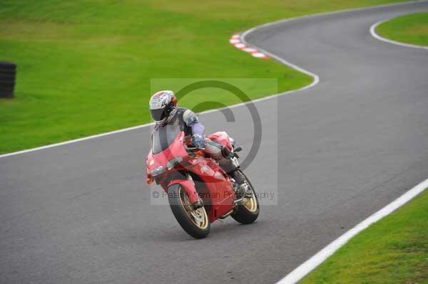 Motorcycle action photographs;cadwell;cadwell park photographs;event digital images;eventdigitalimages;motor racing louth lincolnshire;no limits trackday;peter wileman photography;trackday;trackday digital images;trackday photos