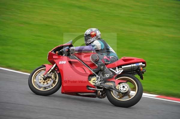 Motorcycle action photographs;cadwell;cadwell park photographs;event digital images;eventdigitalimages;motor racing louth lincolnshire;no limits trackday;peter wileman photography;trackday;trackday digital images;trackday photos