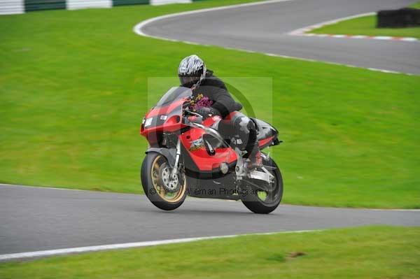 Motorcycle action photographs;cadwell;cadwell park photographs;event digital images;eventdigitalimages;motor racing louth lincolnshire;no limits trackday;peter wileman photography;trackday;trackday digital images;trackday photos