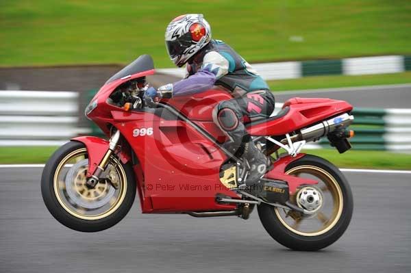 Motorcycle action photographs;cadwell;cadwell park photographs;event digital images;eventdigitalimages;motor racing louth lincolnshire;no limits trackday;peter wileman photography;trackday;trackday digital images;trackday photos