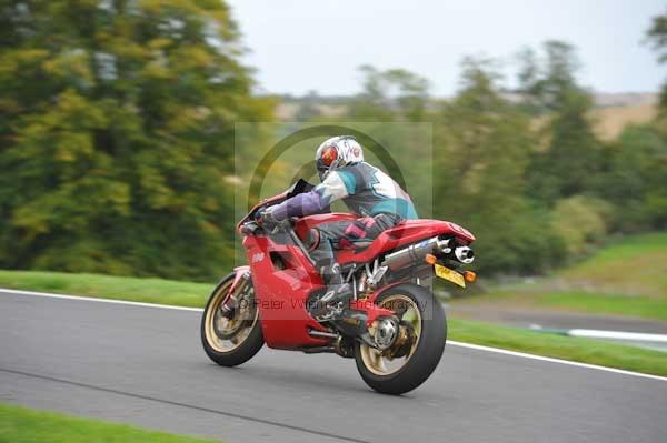 Motorcycle action photographs;cadwell;cadwell park photographs;event digital images;eventdigitalimages;motor racing louth lincolnshire;no limits trackday;peter wileman photography;trackday;trackday digital images;trackday photos