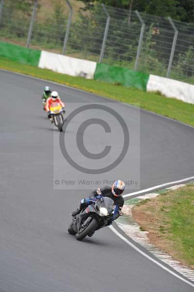 Mallory park Leicestershire;Mallory park photographs;Motorcycle action photographs;event digital images;eventdigitalimages;mallory park;no limits trackday;peter wileman photography;trackday;trackday digital images;trackday photos