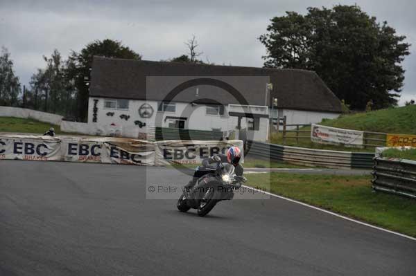 Mallory park Leicestershire;Mallory park photographs;Motorcycle action photographs;event digital images;eventdigitalimages;mallory park;no limits trackday;peter wileman photography;trackday;trackday digital images;trackday photos