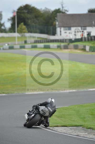 Mallory park Leicestershire;Mallory park photographs;Motorcycle action photographs;event digital images;eventdigitalimages;mallory park;no limits trackday;peter wileman photography;trackday;trackday digital images;trackday photos