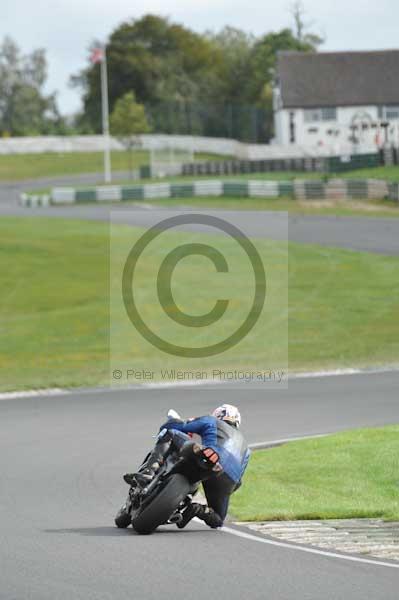 Mallory park Leicestershire;Mallory park photographs;Motorcycle action photographs;event digital images;eventdigitalimages;mallory park;no limits trackday;peter wileman photography;trackday;trackday digital images;trackday photos