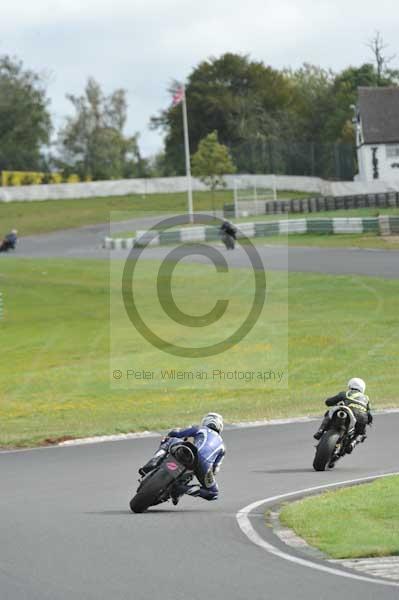 Mallory park Leicestershire;Mallory park photographs;Motorcycle action photographs;event digital images;eventdigitalimages;mallory park;no limits trackday;peter wileman photography;trackday;trackday digital images;trackday photos