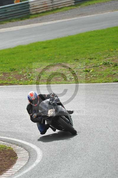 Mallory park Leicestershire;Mallory park photographs;Motorcycle action photographs;event digital images;eventdigitalimages;mallory park;no limits trackday;peter wileman photography;trackday;trackday digital images;trackday photos