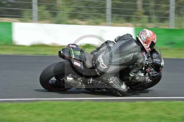 Mallory park Leicestershire;Mallory park photographs;Motorcycle action photographs;event digital images;eventdigitalimages;mallory park;no limits trackday;peter wileman photography;trackday;trackday digital images;trackday photos