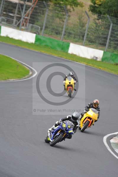 Mallory park Leicestershire;Mallory park photographs;Motorcycle action photographs;event digital images;eventdigitalimages;mallory park;no limits trackday;peter wileman photography;trackday;trackday digital images;trackday photos