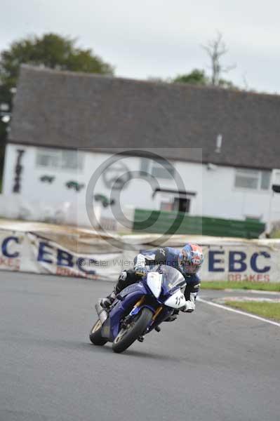 Mallory park Leicestershire;Mallory park photographs;Motorcycle action photographs;event digital images;eventdigitalimages;mallory park;no limits trackday;peter wileman photography;trackday;trackday digital images;trackday photos