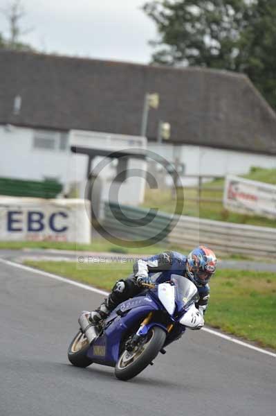 Mallory park Leicestershire;Mallory park photographs;Motorcycle action photographs;event digital images;eventdigitalimages;mallory park;no limits trackday;peter wileman photography;trackday;trackday digital images;trackday photos