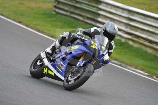 Mallory park Leicestershire;Mallory park photographs;Motorcycle action photographs;event digital images;eventdigitalimages;mallory park;no limits trackday;peter wileman photography;trackday;trackday digital images;trackday photos