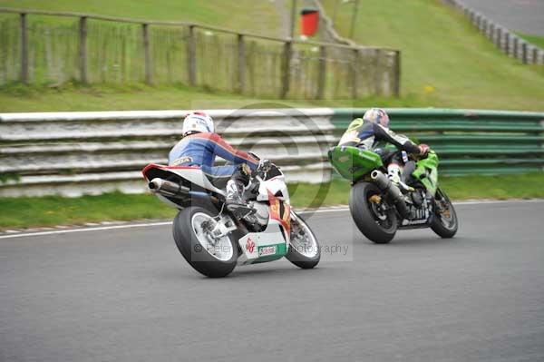 Mallory park Leicestershire;Mallory park photographs;Motorcycle action photographs;event digital images;eventdigitalimages;mallory park;no limits trackday;peter wileman photography;trackday;trackday digital images;trackday photos