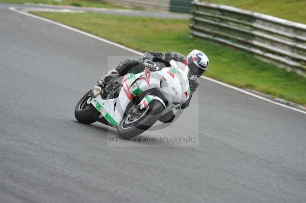 Mallory park Leicestershire;Mallory park photographs;Motorcycle action photographs;event digital images;eventdigitalimages;mallory park;no limits trackday;peter wileman photography;trackday;trackday digital images;trackday photos