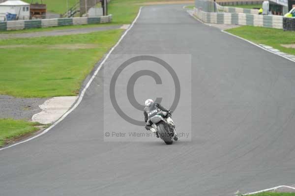 Mallory park Leicestershire;Mallory park photographs;Motorcycle action photographs;event digital images;eventdigitalimages;mallory park;no limits trackday;peter wileman photography;trackday;trackday digital images;trackday photos