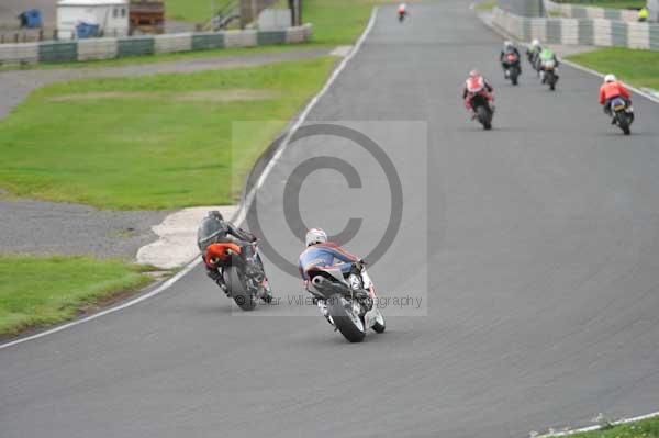 Mallory park Leicestershire;Mallory park photographs;Motorcycle action photographs;event digital images;eventdigitalimages;mallory park;no limits trackday;peter wileman photography;trackday;trackday digital images;trackday photos