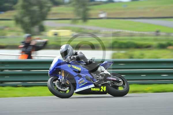 Mallory park Leicestershire;Mallory park photographs;Motorcycle action photographs;event digital images;eventdigitalimages;mallory park;no limits trackday;peter wileman photography;trackday;trackday digital images;trackday photos