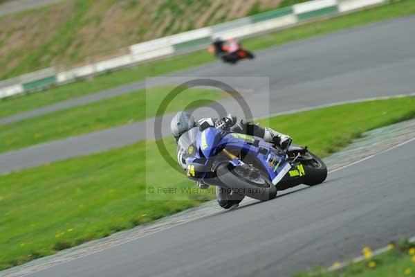 Mallory park Leicestershire;Mallory park photographs;Motorcycle action photographs;event digital images;eventdigitalimages;mallory park;no limits trackday;peter wileman photography;trackday;trackday digital images;trackday photos