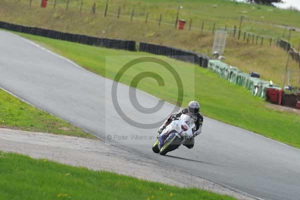 Mallory park Leicestershire;Mallory park photographs;Motorcycle action photographs;event digital images;eventdigitalimages;mallory park;no limits trackday;peter wileman photography;trackday;trackday digital images;trackday photos