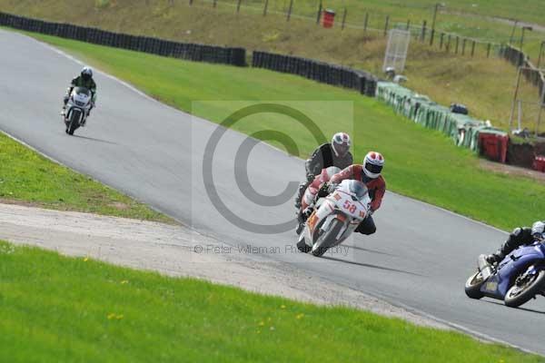 Mallory park Leicestershire;Mallory park photographs;Motorcycle action photographs;event digital images;eventdigitalimages;mallory park;no limits trackday;peter wileman photography;trackday;trackday digital images;trackday photos