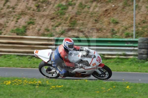 Mallory park Leicestershire;Mallory park photographs;Motorcycle action photographs;event digital images;eventdigitalimages;mallory park;no limits trackday;peter wileman photography;trackday;trackday digital images;trackday photos