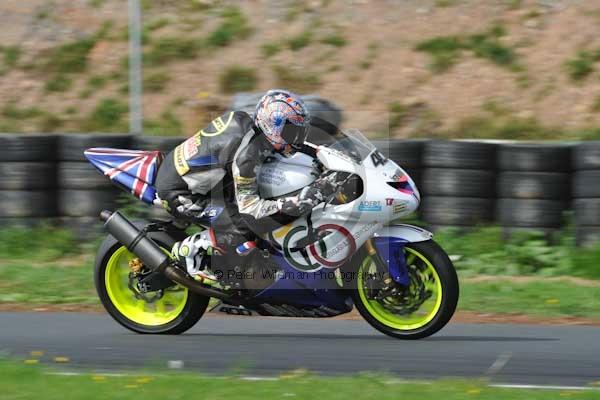 Mallory park Leicestershire;Mallory park photographs;Motorcycle action photographs;event digital images;eventdigitalimages;mallory park;no limits trackday;peter wileman photography;trackday;trackday digital images;trackday photos