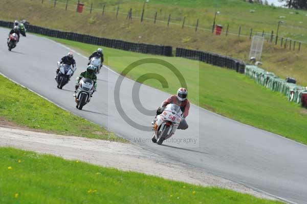 Mallory park Leicestershire;Mallory park photographs;Motorcycle action photographs;event digital images;eventdigitalimages;mallory park;no limits trackday;peter wileman photography;trackday;trackday digital images;trackday photos