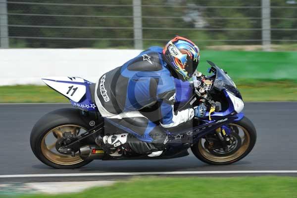 Mallory park Leicestershire;Mallory park photographs;Motorcycle action photographs;event digital images;eventdigitalimages;mallory park;no limits trackday;peter wileman photography;trackday;trackday digital images;trackday photos