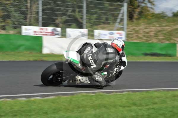 Mallory park Leicestershire;Mallory park photographs;Motorcycle action photographs;event digital images;eventdigitalimages;mallory park;no limits trackday;peter wileman photography;trackday;trackday digital images;trackday photos