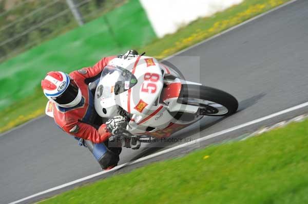 Mallory park Leicestershire;Mallory park photographs;Motorcycle action photographs;event digital images;eventdigitalimages;mallory park;no limits trackday;peter wileman photography;trackday;trackday digital images;trackday photos