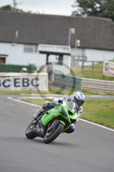 Mallory park Leicestershire;Mallory park photographs;Motorcycle action photographs;event digital images;eventdigitalimages;mallory park;no limits trackday;peter wileman photography;trackday;trackday digital images;trackday photos